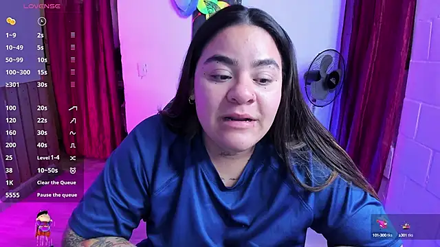 Snapshot of Sharon_hils chatting on 02-07-25, 09:15 Sharon hils online show from 02-07-25, 09:15