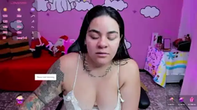 Snapshot of Sharon_hils chatting on 12-17-25, 07:20 Sharon hils online show from 12-17-25, 07:20