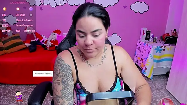 Snapshot of Sharon_hils chatting on 12-18-25, 08:15 Sharon hils online show from 12-18-25, 08:15