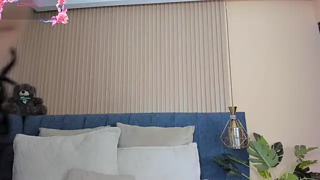 Snapshot of kathecute__ chatting on 10-19-25, 01:39 kathecute online show from 10-19-25, 01:39