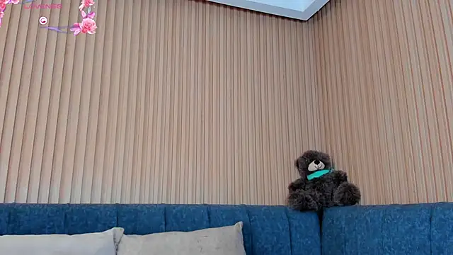 Snapshot of kathecute__ chatting on 10-29-25, 01:41 kathecute online show from 10-29-25, 01:41