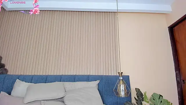 Snapshot of kathecute__ chatting on 02-19-26, 01:45 kathecute online show from 02-19-26, 01:45