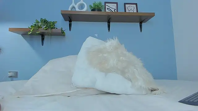 annawelk  online show from 10-17-25, 12:41