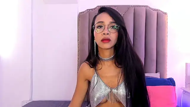SamanthaFerrer   online show from 01-24-25, 07:49