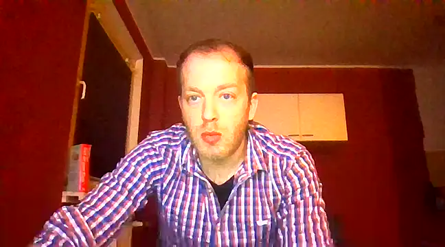 Snapshot of Henner33 chatting on 01-08-25, 06:41 Henner33 online show from 01-08-25, 06:41