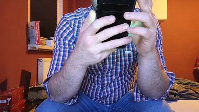 Snapshot of Henner33 chatting on 01-13-25, 05:55 Henner33 online show from 01-13-25, 05:55