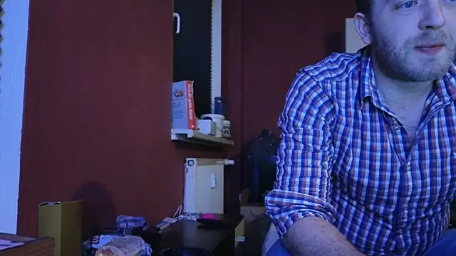 Snapshot of Henner33 chatting on 01-14-25, 08:26 Henner33 online show from 01-14-25, 08:26