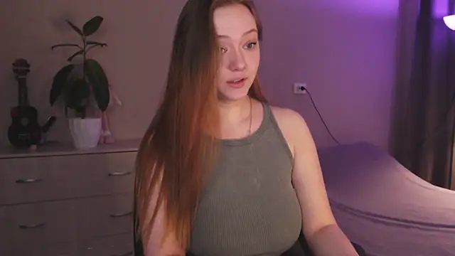 Snapshot of SarahSweetie chatting on 02-05-26, 03:27 SarahSweetie online show from 02-05-26, 03:27