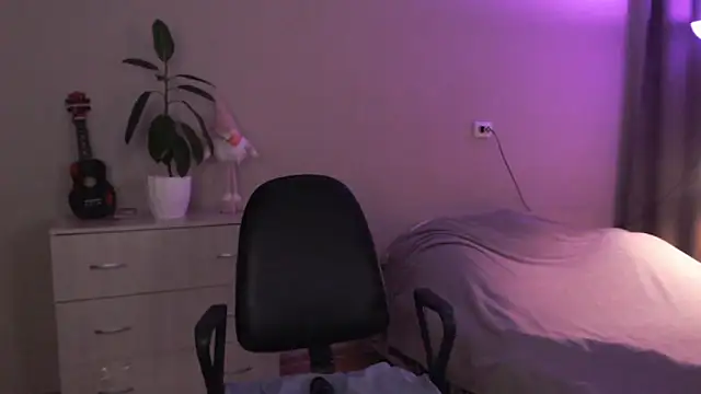 Snapshot of SarahSweetie chatting on 02-13-26, 03:41 SarahSweetie online show from 02-13-26, 03:41