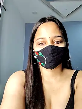 Snapshot of Varnika_aarora chatting on 03-03-25, 04:03 Varnika aarora online show from 03-03-25, 04:03