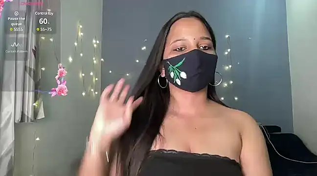 Snapshot of Varnika_aarora chatting on 03-17-25, 11:00 Varnika aarora online show from 03-17-25, 11:00