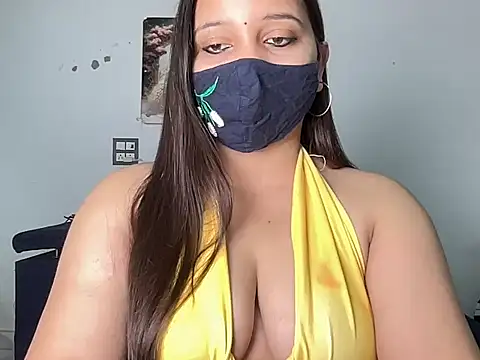 Snapshot of Varnika_aarora chatting on 10-11-25, 03:39 Varnika aarora online show from 10-11-25, 03:39