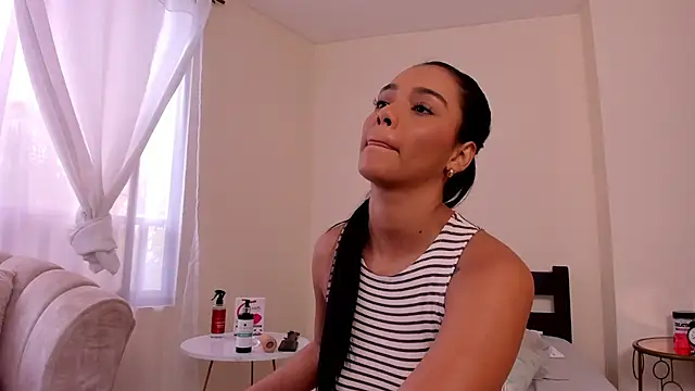 Snapshot of evely_coelloo chatting on 12-02-24, 09:28 evely coelloo online show from 12-02-24, 09:28