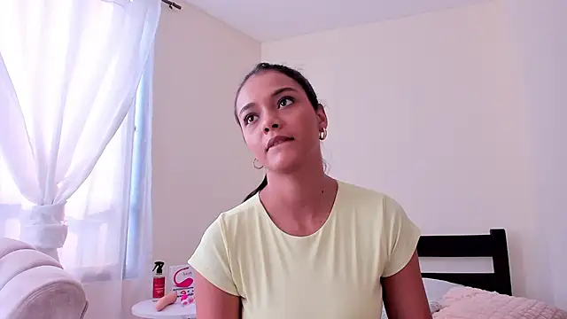 Snapshot of evely_coelloo chatting on 01-07-25, 08:21 evely coelloo online show from 01-07-25, 08:21