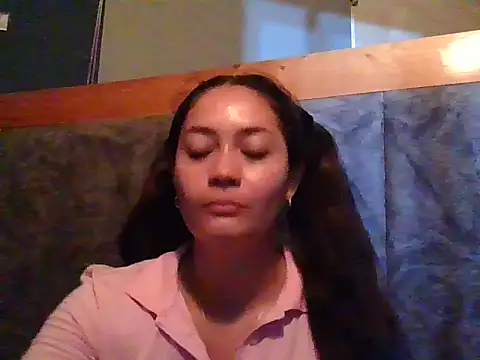 Snapshot of Nikkinata chatting on 10-29-25, 12:02 Nikkinata online show from 10-29-25, 12:02