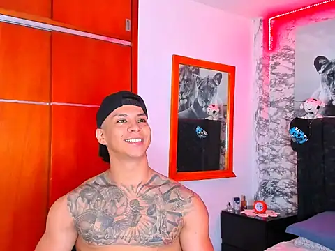 Aaron Toy online show from 01-12-26, 06:02