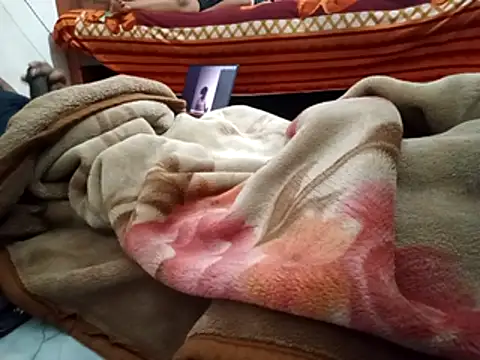 Snapshot of CuteyCouple chatting on 03-29-26, 06:19 CuteyCouple online show from 03-29-26, 06:19