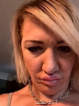 camdanz777 online show from 09-18-25, 04:20