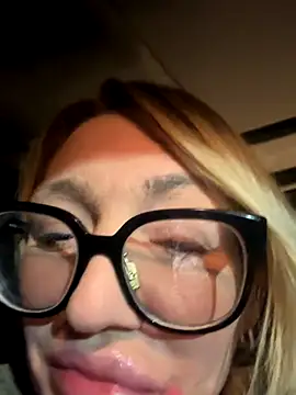 camdanz777 online show from 10-28-25, 05:44