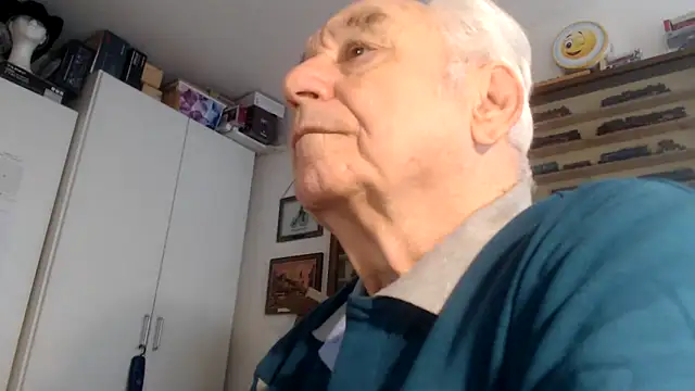 Snapshot of utilisasinus chatting on 10-27-25, 11:47 utilisasinus online show from 10-27-25, 11:47