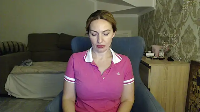 Snapshot of Mallinia chatting on 01-08-26, 10:12 Mallinia online show from 01-08-26, 10:12