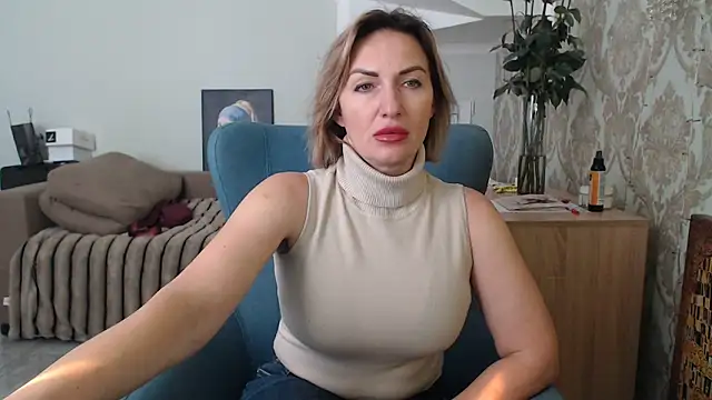 Snapshot of Mallinia chatting on 03-13-26, 11:50 Mallinia online show from 03-13-26, 11:50