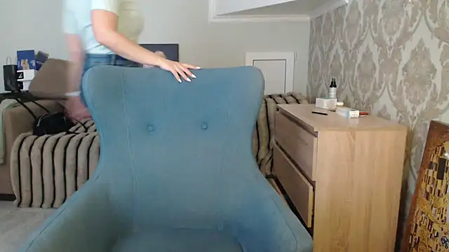 Snapshot of Mallinia chatting on 04-03-26, 10:57 Mallinia online show from 04-03-26, 10:57