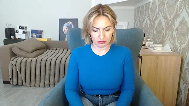 Snapshot of Mallinia chatting on 04-21-26, 11:49 Mallinia online show from 04-21-26, 11:49