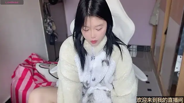 Snapshot of xiSSts chatting on 02-24-25, 03:55 xiSSts online show from 02-24-25, 03:55