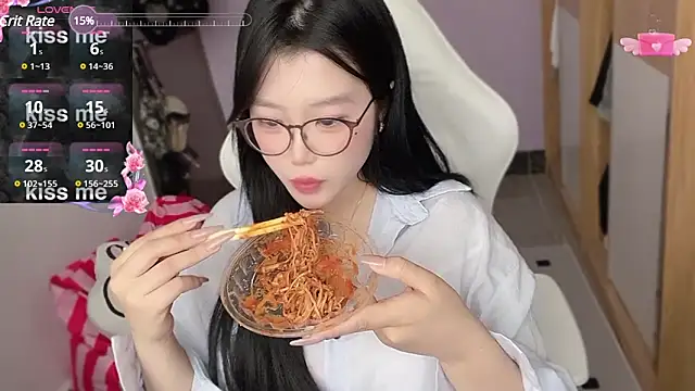 Snapshot of xiSSts chatting on 02-25-25, 03:52 xiSSts online show from 02-25-25, 03:52