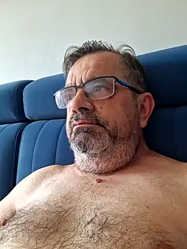 Snapshot of axecoman60 chatting on 06-09-26, 05:52 axecoman60 online show from 06-09-26, 05:52