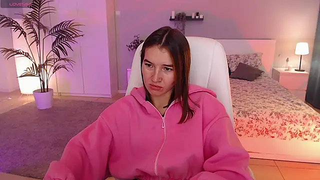 Snapshot of Bellla_Haddid chatting on 09-16-25, 01:06 Bellla Haddid online show from 09-16-25, 01:06