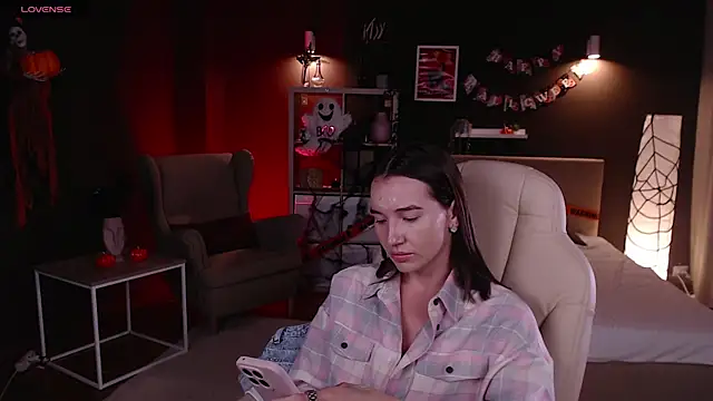 Snapshot of Bellla_Haddid chatting on 10-23-25, 01:05 Bellla Haddid online show from 10-23-25, 01:05