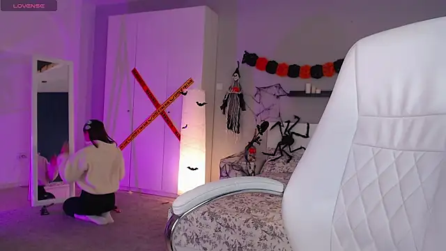 Snapshot of Bellla_Haddid chatting on 10-29-25, 01:41 Bellla Haddid online show from 10-29-25, 01:41