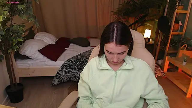 Snapshot of Bellla_Haddid chatting on 11-20-25, 01:39 Bellla Haddid online show from 11-20-25, 01:39