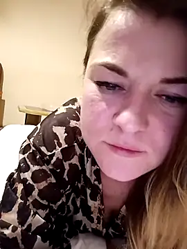 LunikaLunaX online show from 02-25-25, 06:42