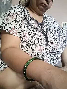 Snapshot of Kavya_kapoor chatting on 06-06-26, 02:05 Kavya kapoor online show from 06-06-26, 02:05