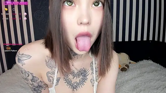 Snapshot of Dark_Ester chatting on 02-09-25, 03:12 Dark Ester online show from 02-09-25, 03:12