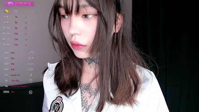 Snapshot of Dark_Ester chatting on 09-30-25, 12:43 Dark Ester online show from 09-30-25, 12:43