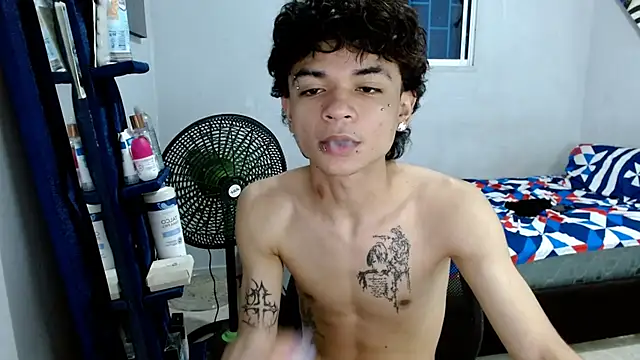 Snapshot of Lovebeng_ chatting on 01-20-25, 06:10 Lovebeng  online show from 01-20-25, 06:10