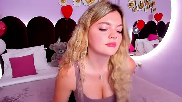 ZaraBloom online show from 11-17-25, 03:23