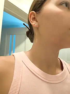 Snapshot of AliceBrayan chatting on 09-25-25, 05:33 AliceBrayan online show from 09-25-25, 05:33