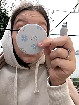 Snapshot of AliceBrayan chatting on 10-12-25, 05:06 AliceBrayan online show from 10-12-25, 05:06