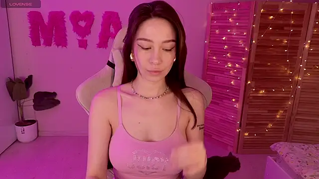 Miss Mia Murr online show from 11-19-25, 04:45