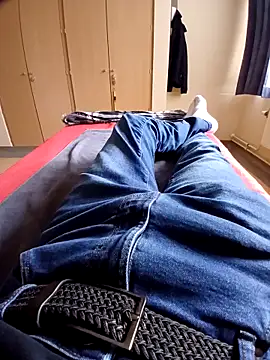 Snapshot of pascalino100 chatting on 02-21-26, 10:49 pascalino100 online show from 02-21-26, 10:49