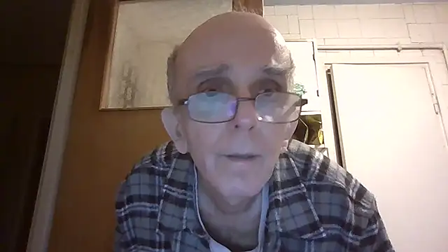 Snapshot of mariusica1@xh chatting on 02-14-26, 04:04 mariusica1xh online show from 02-14-26, 04:04