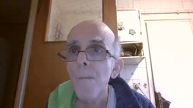 Snapshot of mariusica1@xh chatting on 02-15-26, 01:31 mariusica1xh online show from 02-15-26, 01:31