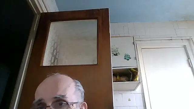 Snapshot of mariusica1@xh chatting on 02-26-26, 02:16 mariusica1xh online show from 02-26-26, 02:16