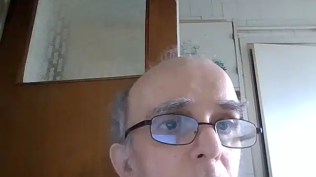 Snapshot of mariusica1@xh chatting on 04-22-26, 10:17 mariusica1xh online show from 04-22-26, 10:17