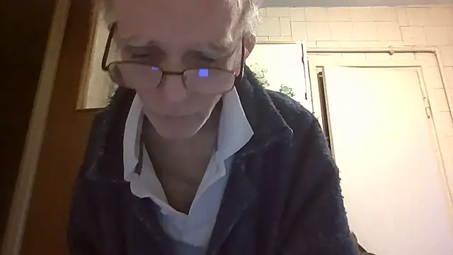 Snapshot of mariusica1@xh chatting on 04-27-26, 03:04 mariusica1xh online show from 04-27-26, 03:04